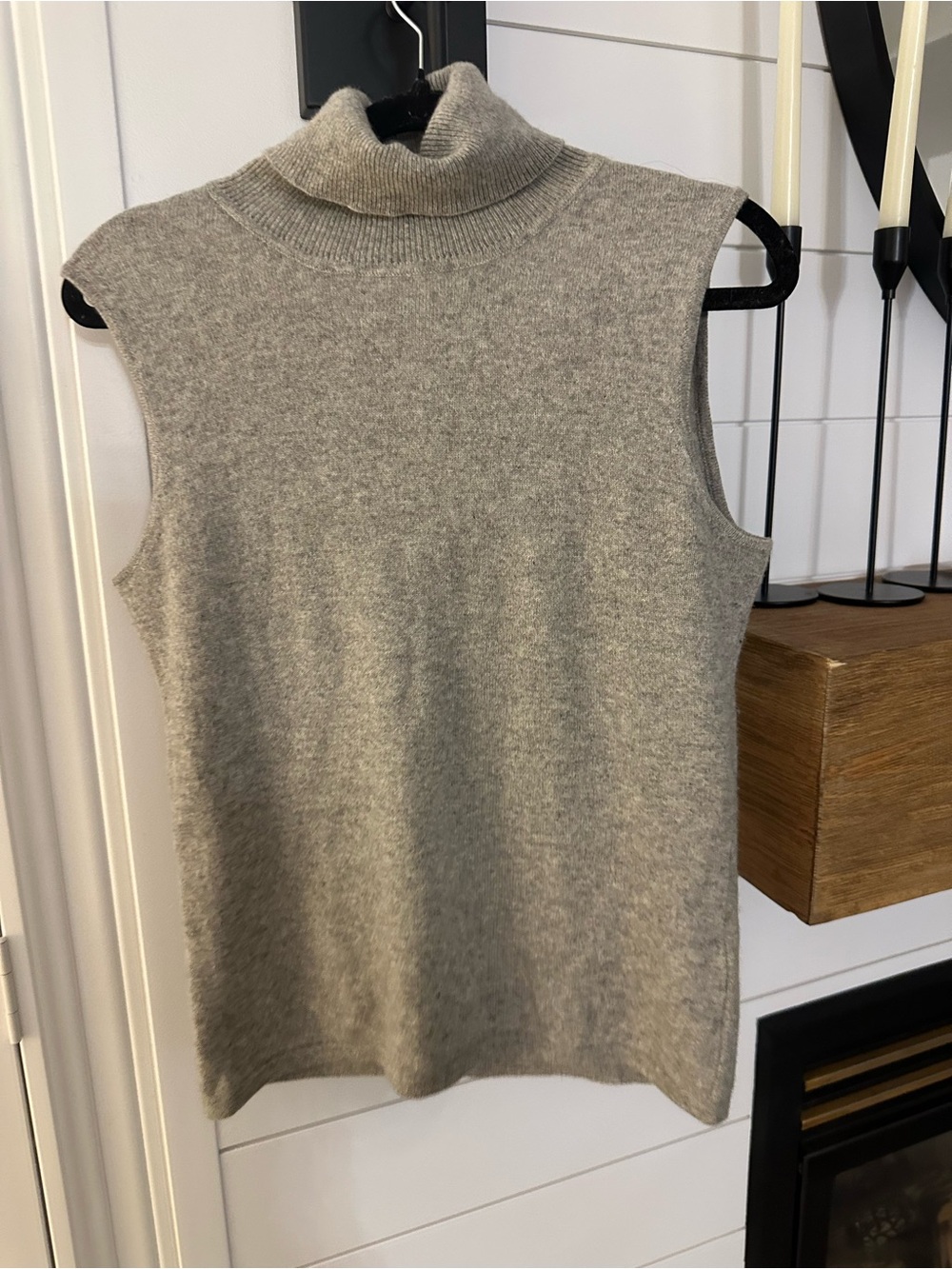 100% CASHMERE Sleeveless Turtleneck Knit - Gray